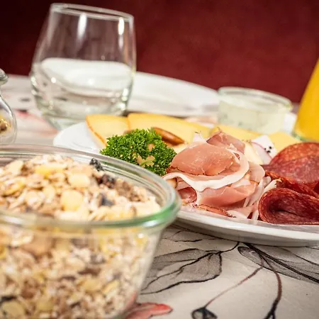 劳达莱特斯盖勒酒店 招待所 3*